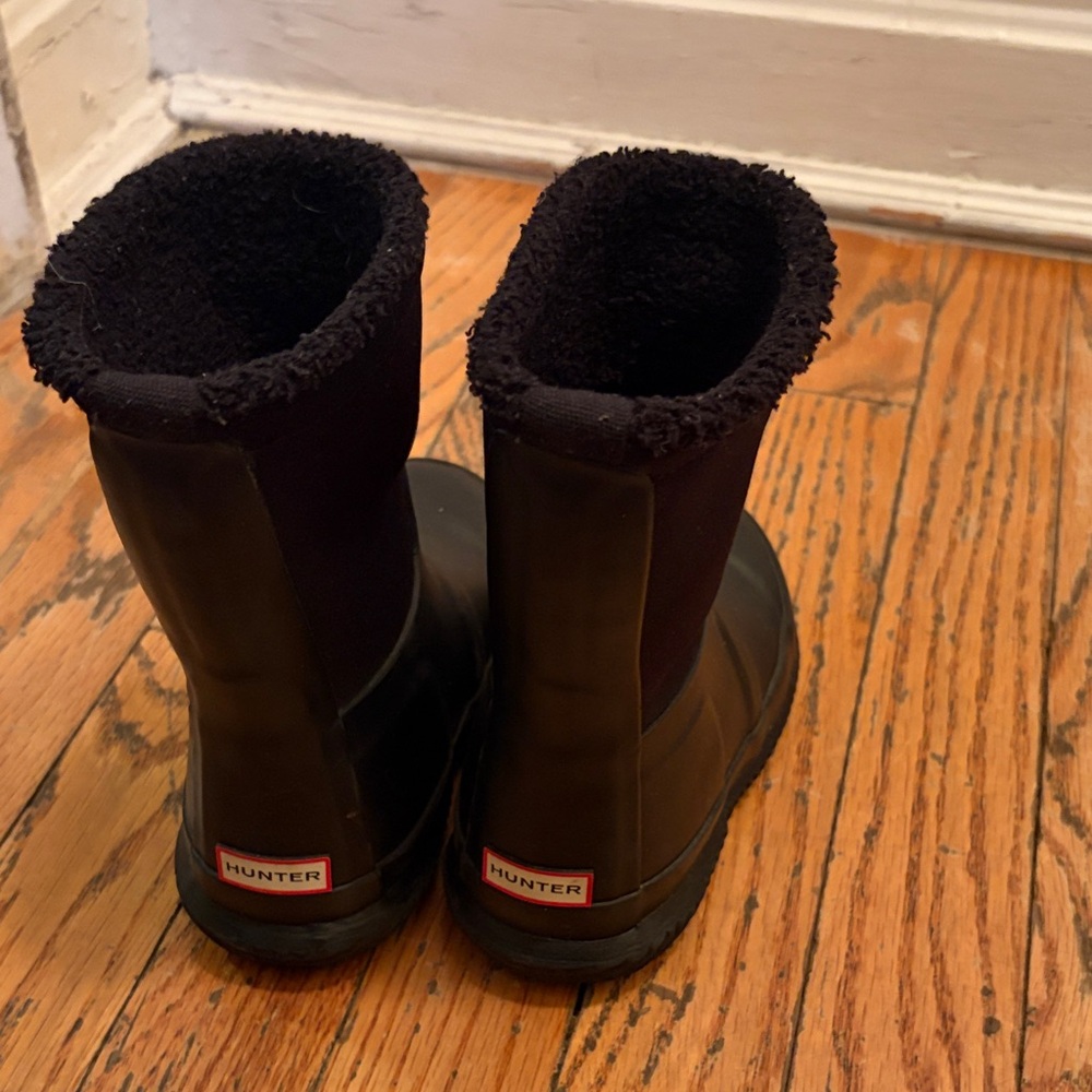 Unisex: Hunter Black Short Waterproof Boots with Black Shearling Lining